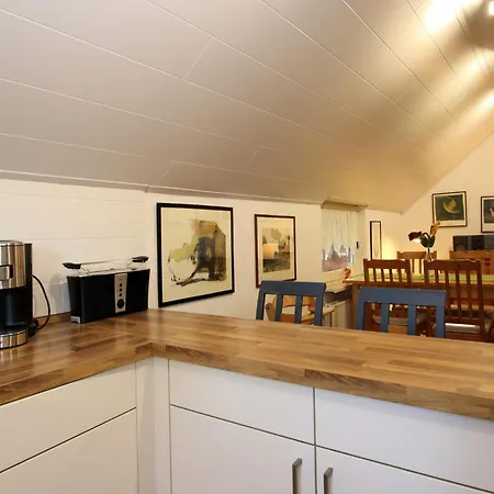 Im Reetdachhaus, * Burhave